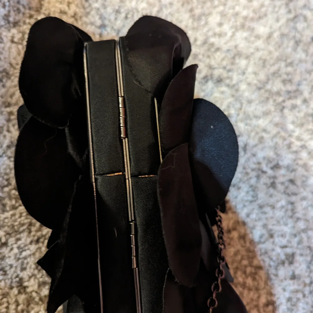 White House/Black Market clutch - Picture 2 of 5